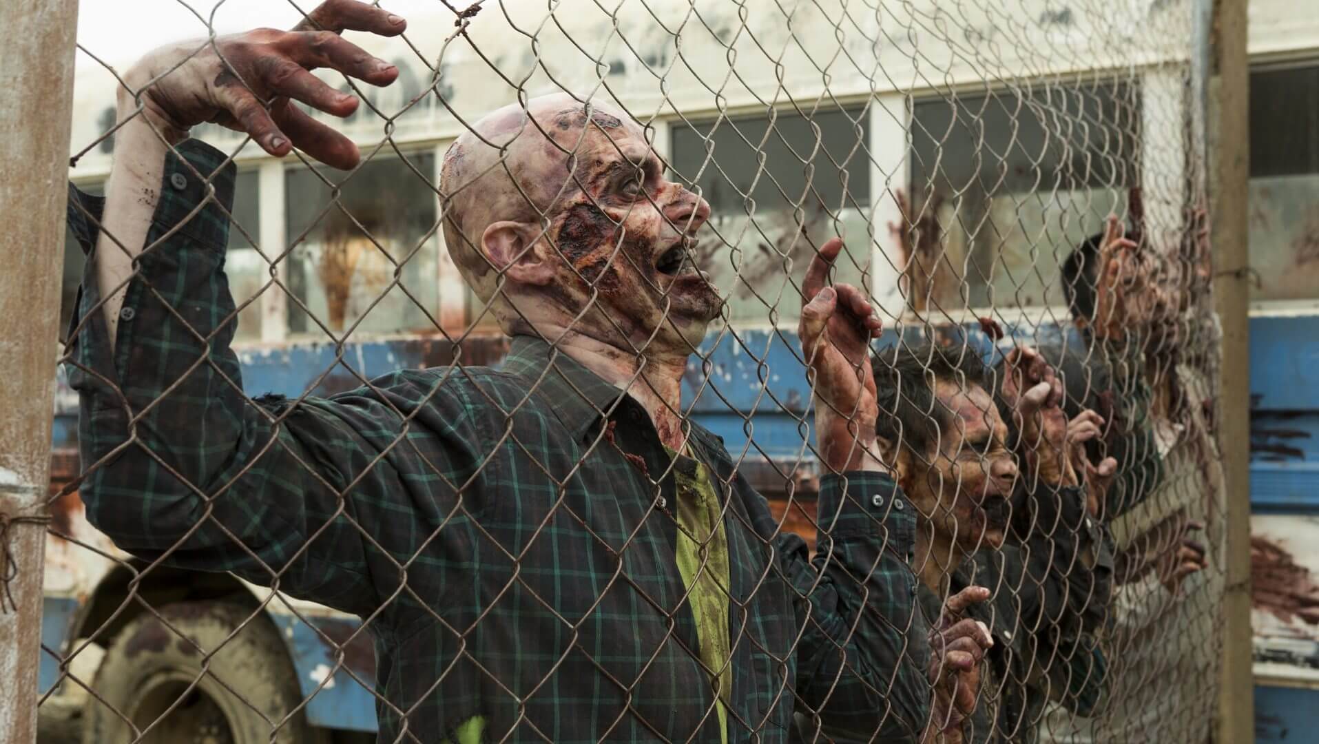 Fear the Walking Dead infected at the gates