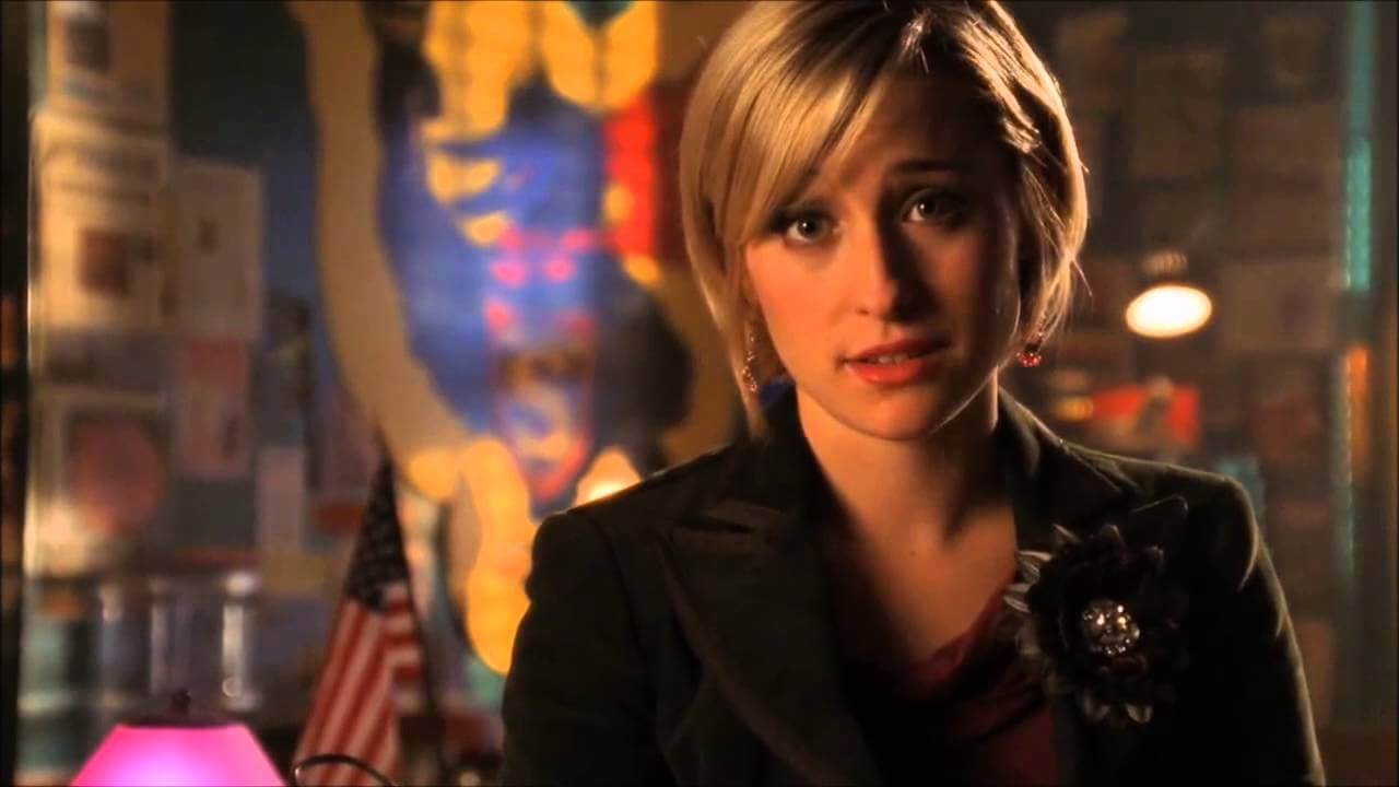 Ex Smallville Actress Allison Mack Arrested For Sex Trafficking