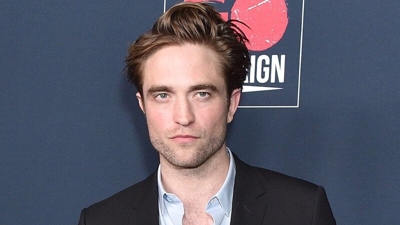 Robert Pattison is in talks to star in the Warner Brothers film adaptation of "Mickey7".