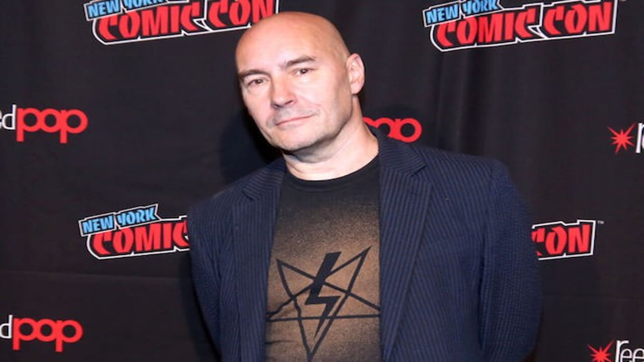 Grant Morrison poses for pictures at COmic Con