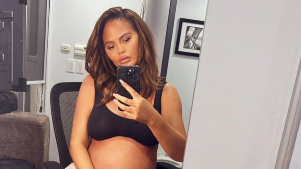 Pregnant Chrissy Teigen's Baby Bump