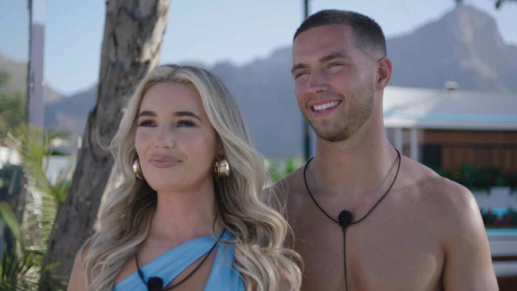 Winter Love Island: Fans Believe Ron Is Forcing Relationship With Lana