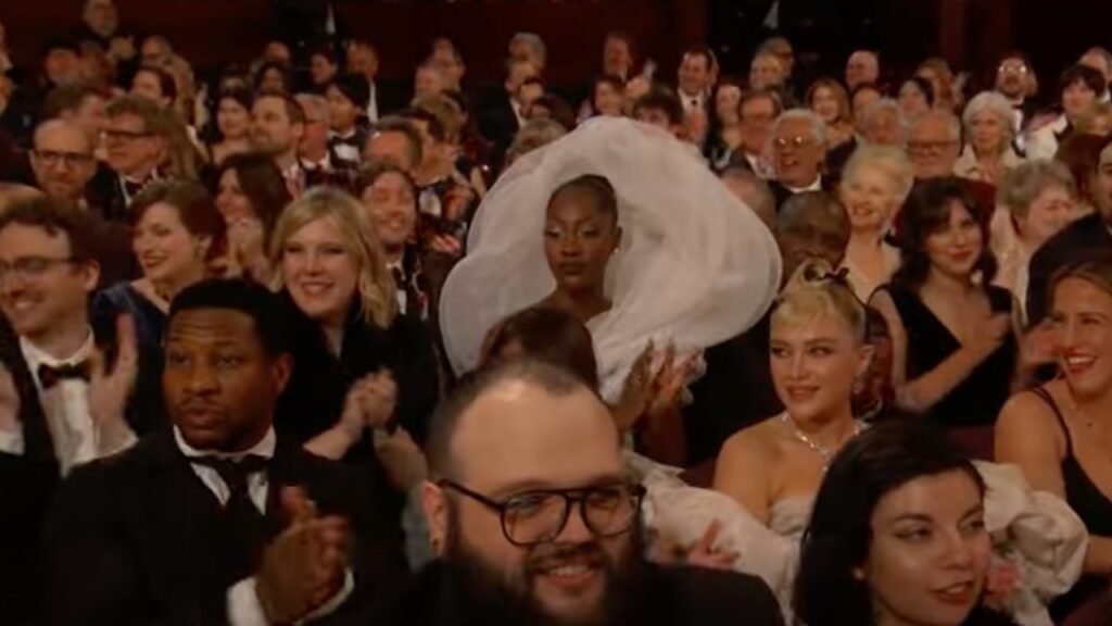 Tems' Oscars dress had parts of it that blocked the people behind her from seeing the stage