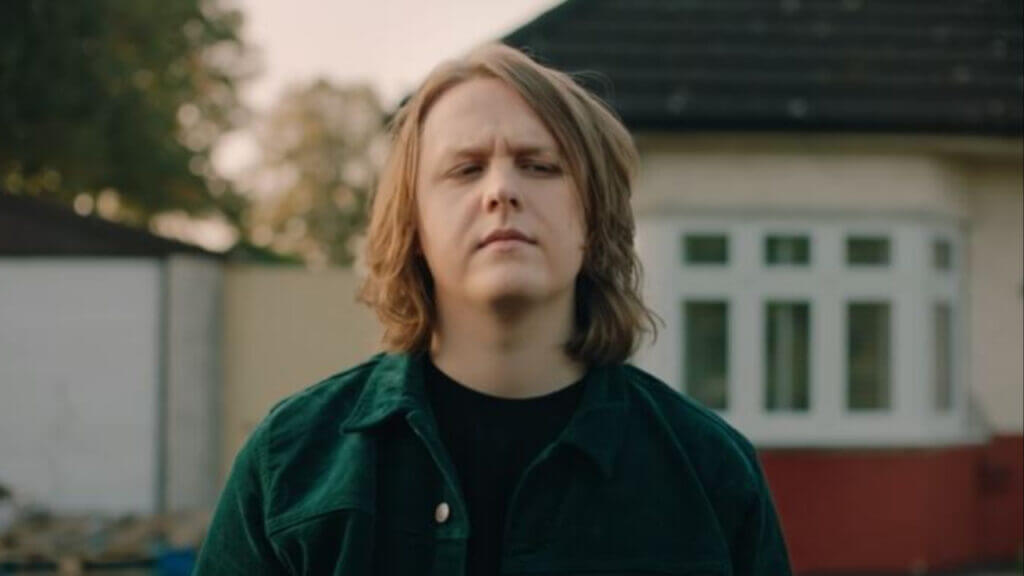 lewis-capaldi-thought-hell-die-as-hes-currently-battling-vertigo