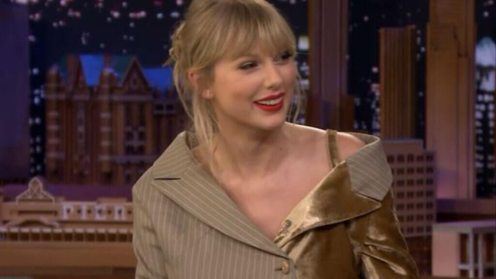 taylor-swift-hints-shes-doing-okay-after-joe-alwyn-breakup-during-her-concert