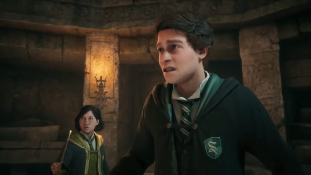 Two Slytherin students in Hogwarts Legacy