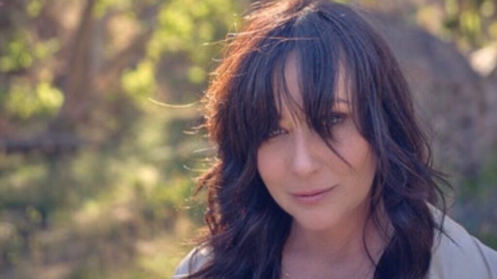 shannen-doherty-steps-out-for-the-first-time-since-divorce-from-kurt-iswarienko