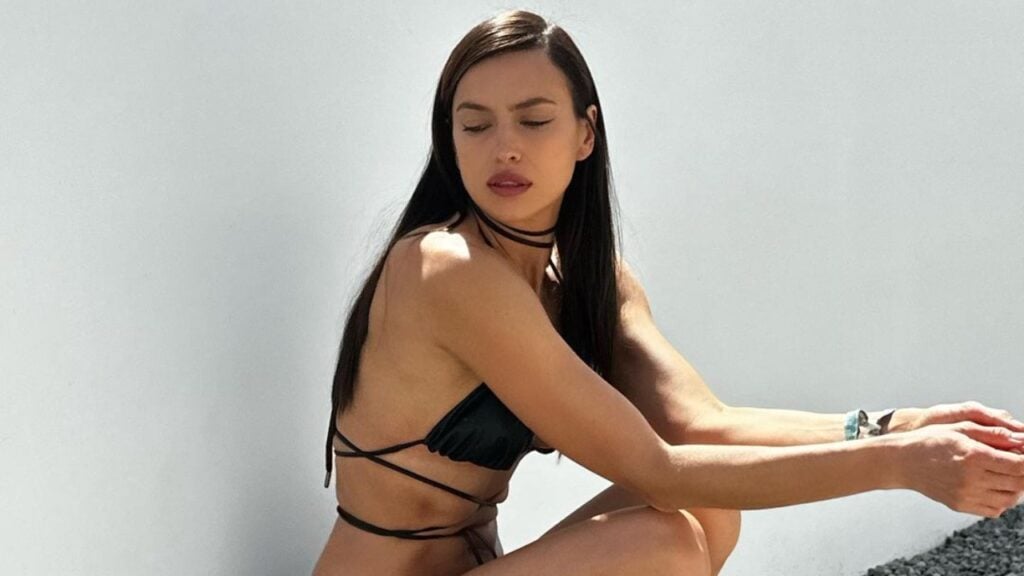Irina Shayk flaunts trim figure in bikini