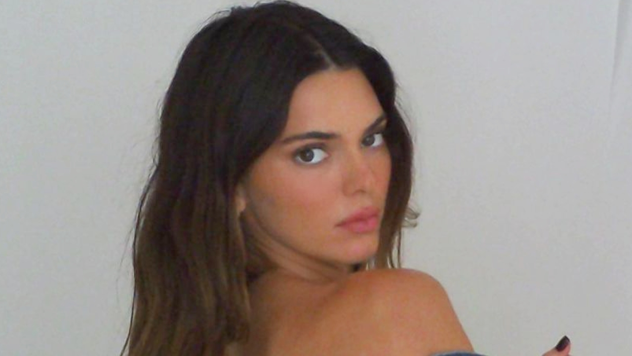 Topless Kendall Jenner Sizzles In Multi Directional Bathroom Shots