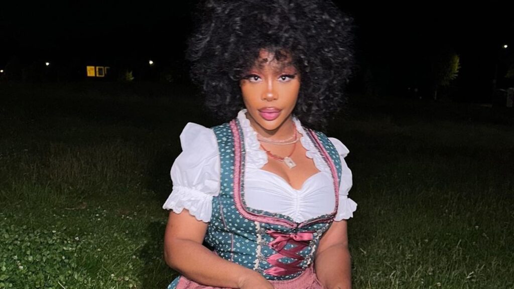 SZA shares positive vibes in new photos