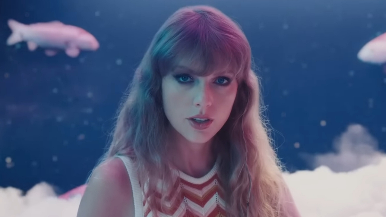 Taylor Swift announced "1989 (Taylor's Version)" will drop in October