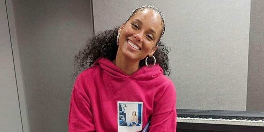 Alicia Keys rocks a pink hoodie