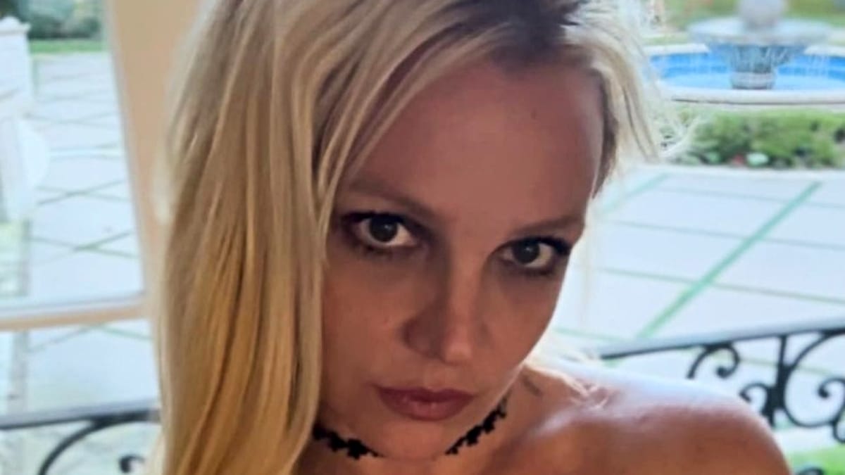 Britney Spears’ Alarming Downfall, Singer Unraveling at the Seams