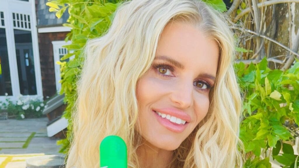 Jessica Simpson Mistaken For Britney Spears In A Parking Lot
