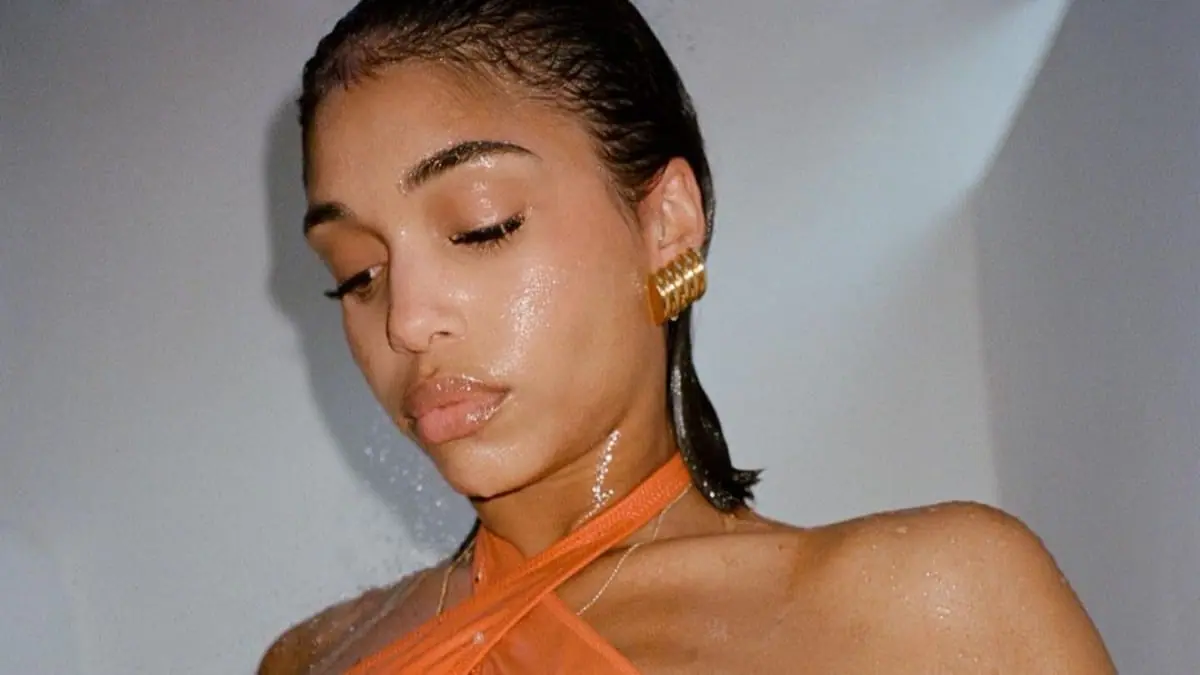 Lori Harvey, 26, shows off amazing figure in just a bra and shows