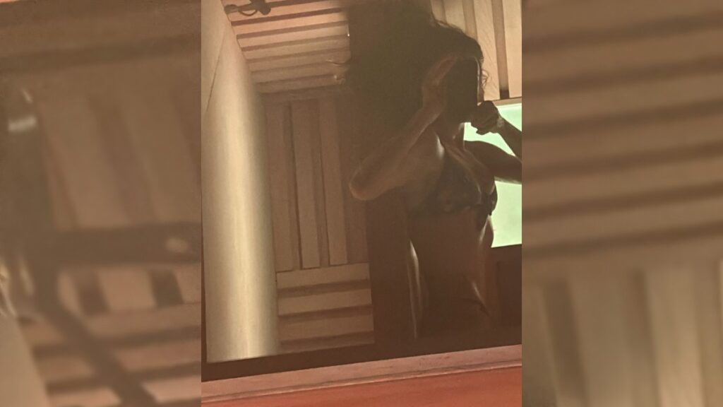 Irina Shayk flaunting her swimwear curves in mirror selfie