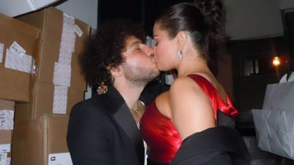 Selena Gomez and Benny Blanco kissing at the 2024 Golden Globes