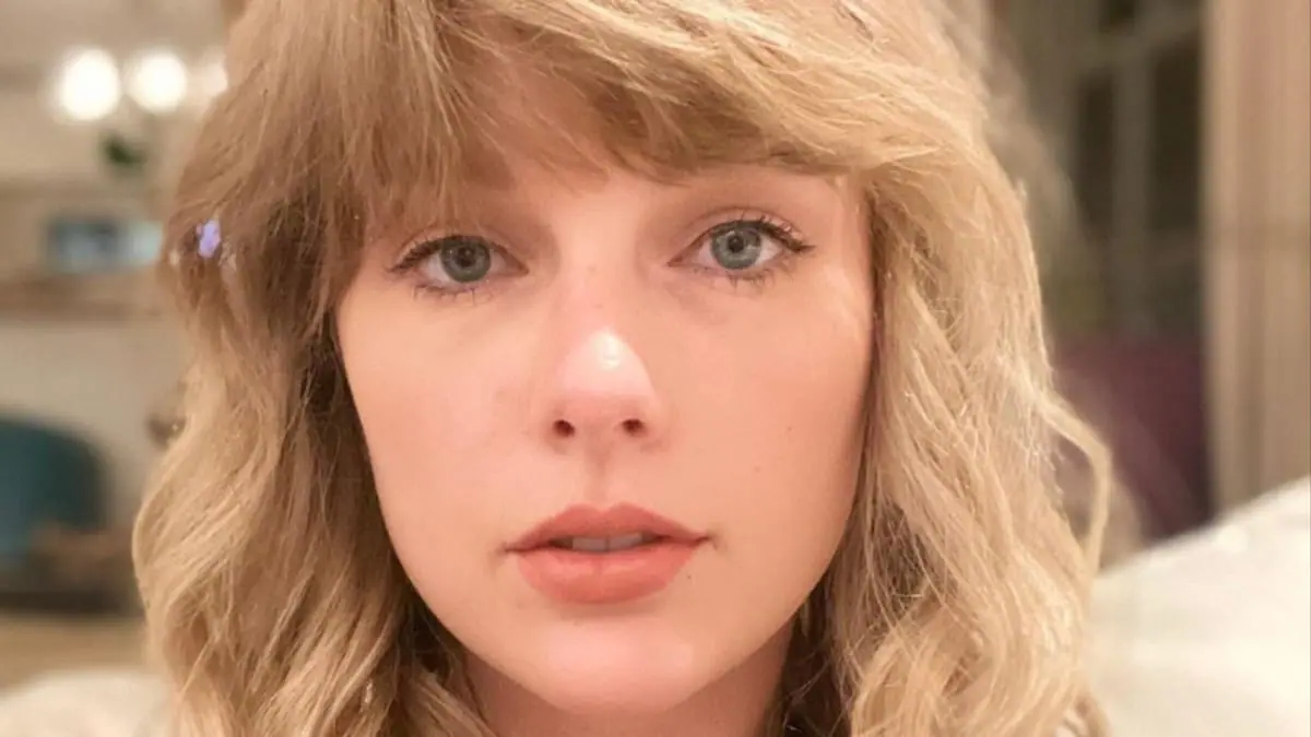 Taylor Swift without Travis Kelce.