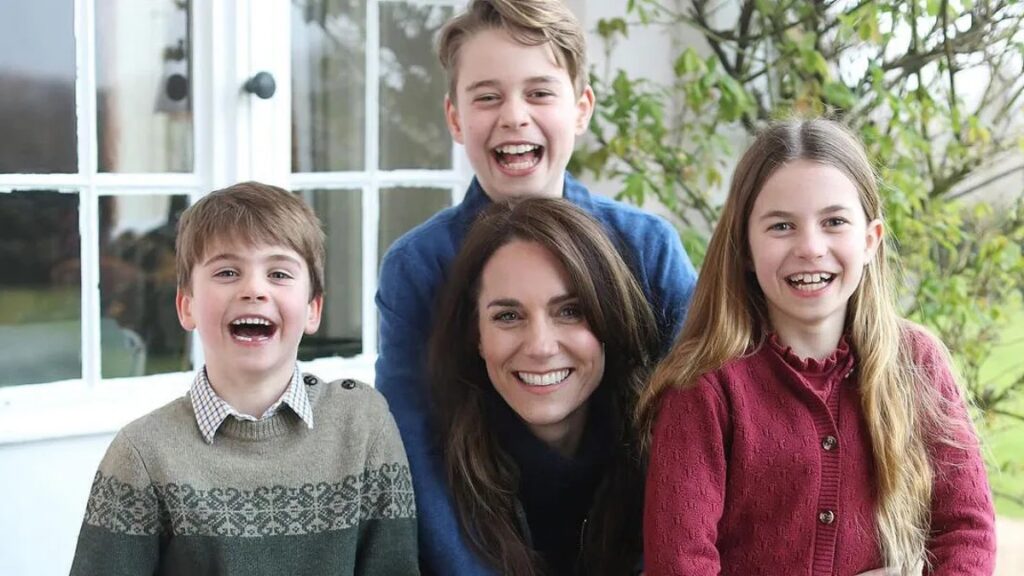 Kate Middleton with her children photoshop