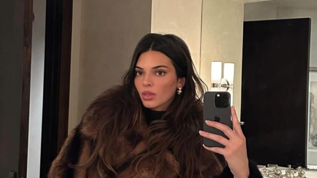 Kendall Jenner clicks a selfie