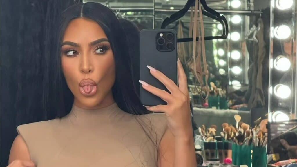 Kim Kardashian selfie sand Kanye West.