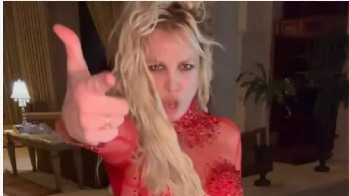 Britney Spears Snaps As Horrified Onlookers Call Paramedics