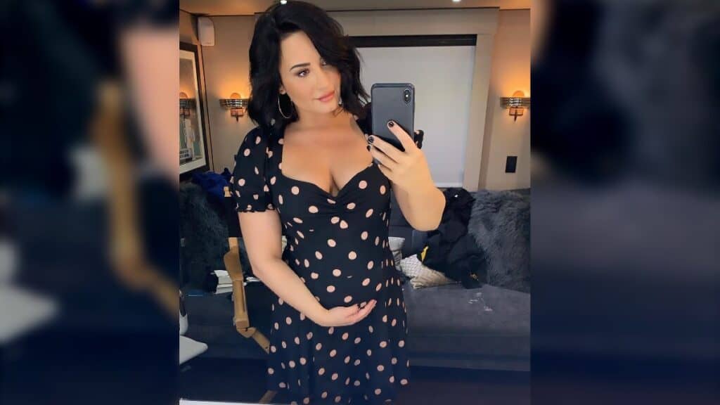 Demi Lovato flaunts pregnant belly from Will and Grace where she guest-starred as Jenny.