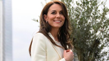photo Kate Middleton in a white suit