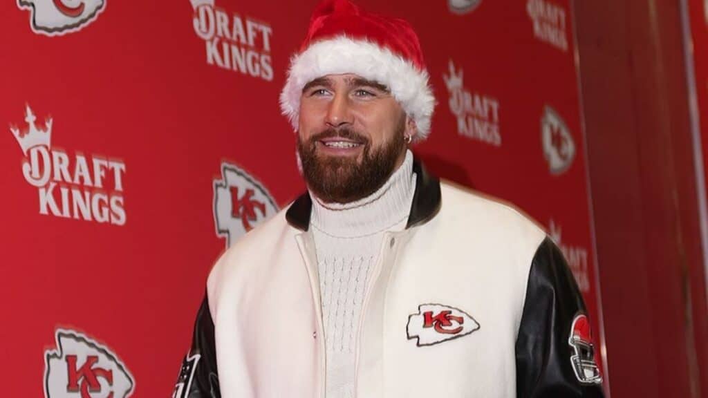 Travis Kelce signs new contract with Kansas City Chiefs