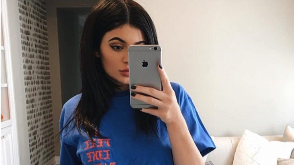 Kylie Jenner takes a selfie in blue baggy T-Shirt