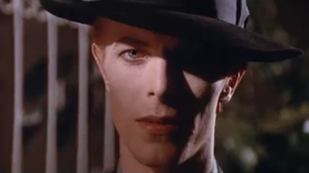 David Bowie ha fatto il suo debutto come attore nel 1976 "L'uomo caduto sulla terra".