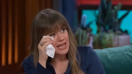 Kelly Clarkson tears up amid dating rumors