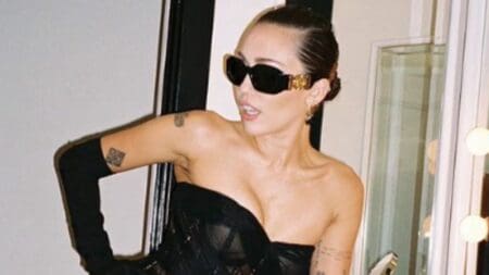 Miley Cyrus poses with sunglasses