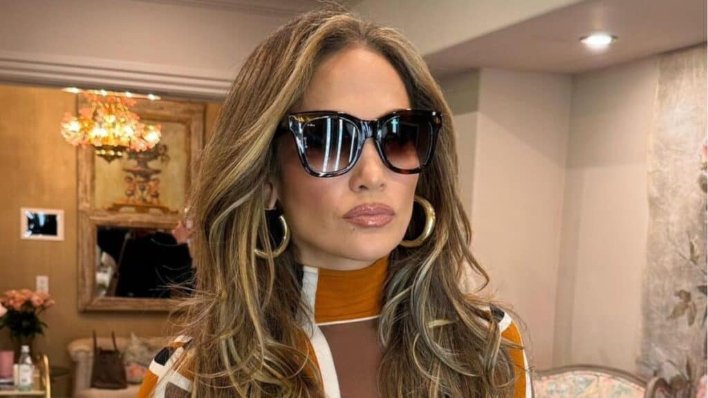 Jennifer Lopez sans husband Ben Affleck