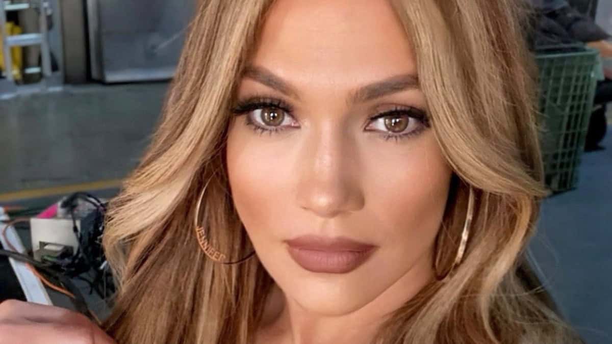 Jennifer Lopez In Tight Top Looks ‘Really Sad’ Amid Divorce Rumors