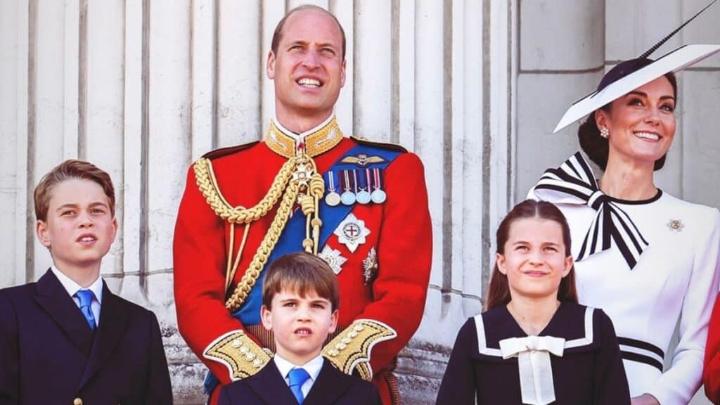 Prince William, Kate Middleton and their kids at Buckingham Palace balcony.